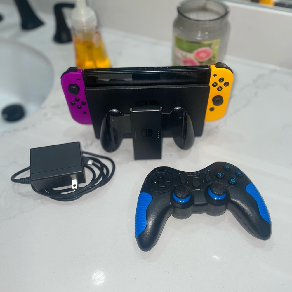 Nintendo switch - Picture 5 of 5